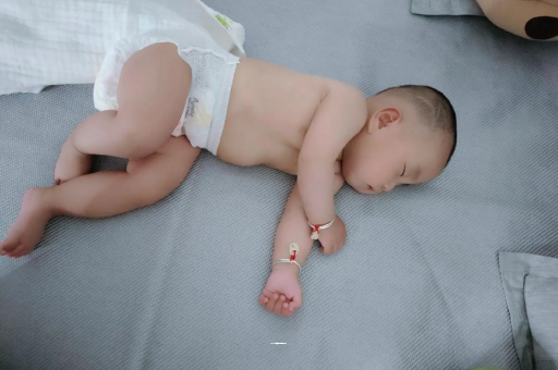 伊犁宝宝发烧可以喝牛奶吗